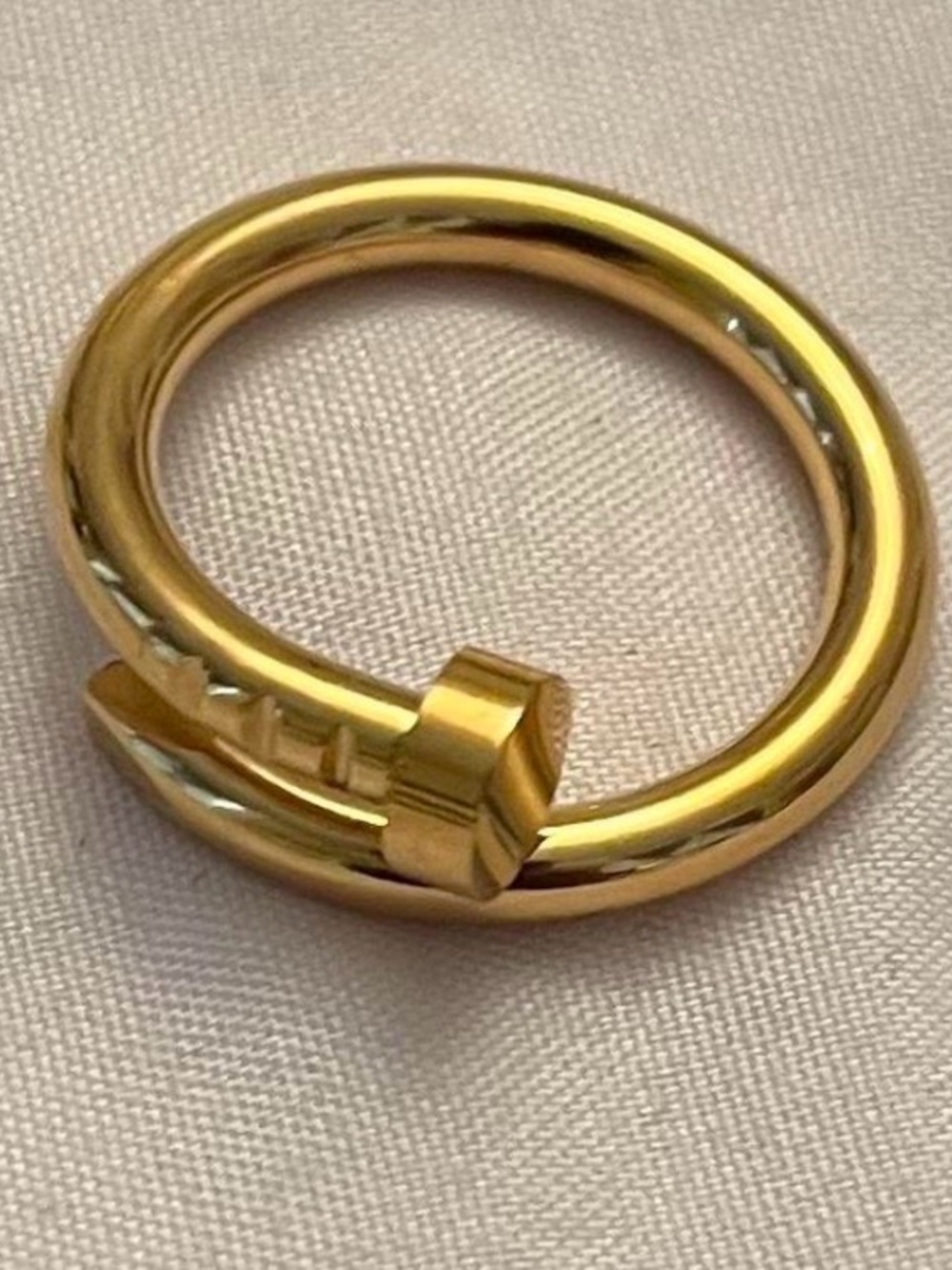 Gold Tone Screw-Style Women's Fashion Ring